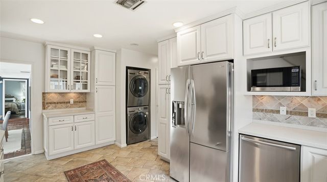 13360 Magnolia, Sherman Oaks, CA 91423