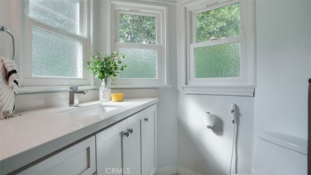 13360 Magnolia, Sherman Oaks, CA 91423