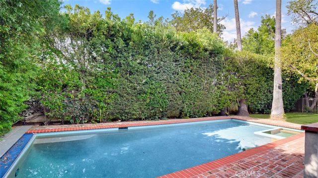 13360 Magnolia, Sherman Oaks, CA 91423