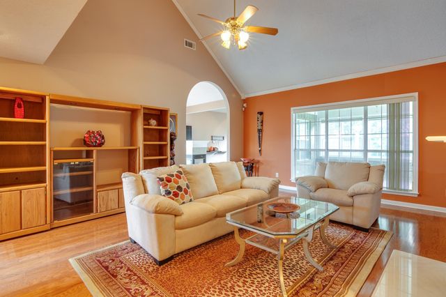 7326 PINNACLE OAKS DR, Memphis, TN 38125