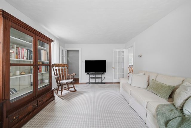 36 Holbrook Rd, North Andover, MA 01845