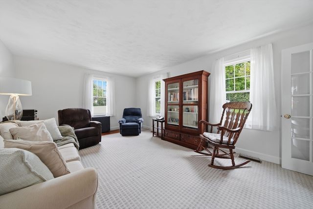 36 Holbrook Rd, North Andover, MA 01845