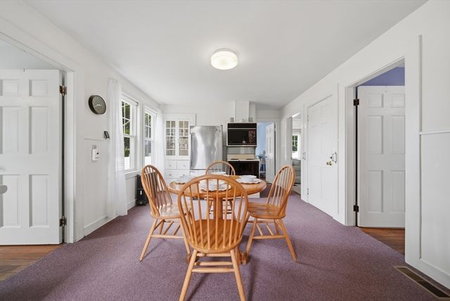 36 Holbrook Rd, North Andover, MA 01845