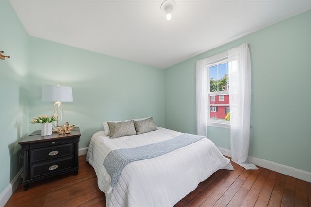 36 Holbrook Rd, North Andover, MA 01845