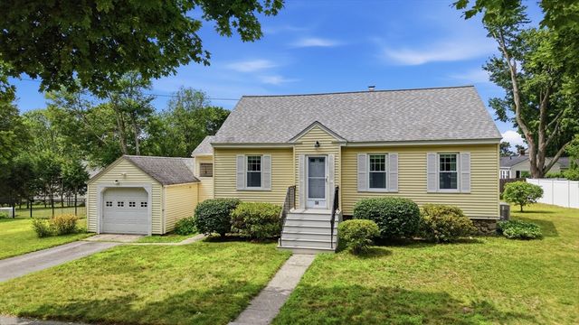 36 Holbrook Rd, North Andover, MA 01845