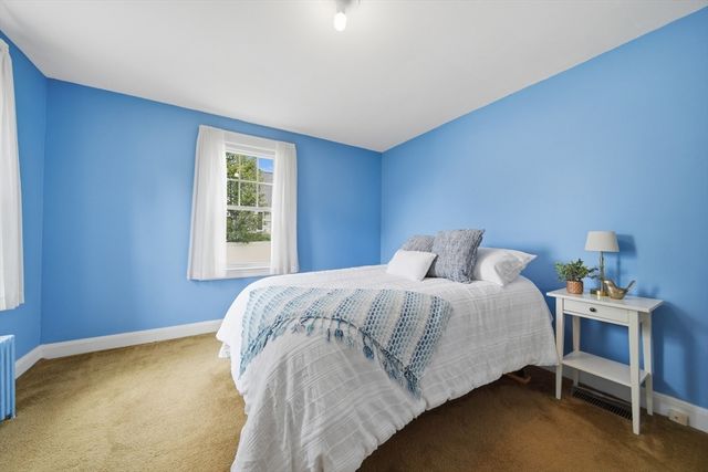 36 Holbrook Rd, North Andover, MA 01845