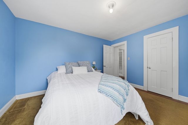 36 Holbrook Rd, North Andover, MA 01845