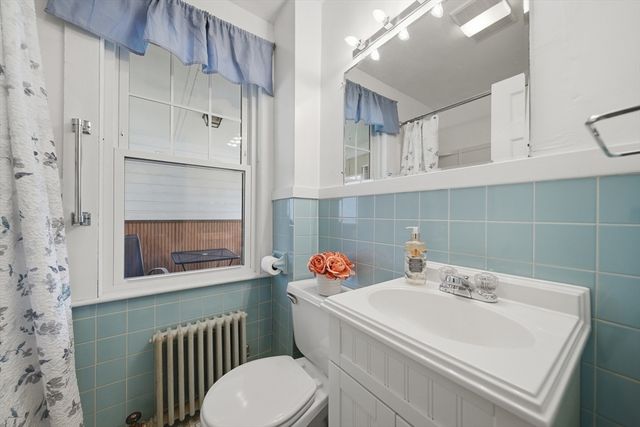 36 Holbrook Rd, North Andover, MA 01845