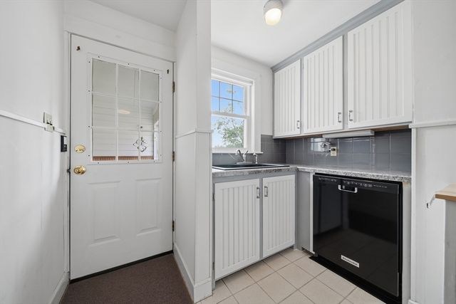 36 Holbrook Rd, North Andover, MA 01845