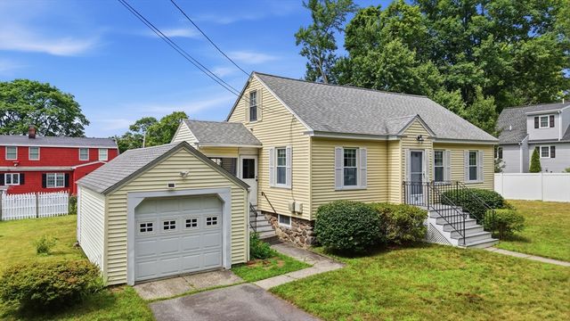 36 Holbrook Rd, North Andover, MA 01845