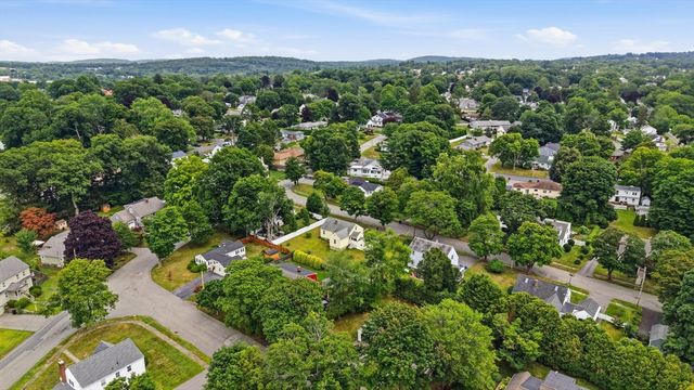 36 Holbrook Rd, North Andover, MA 01845