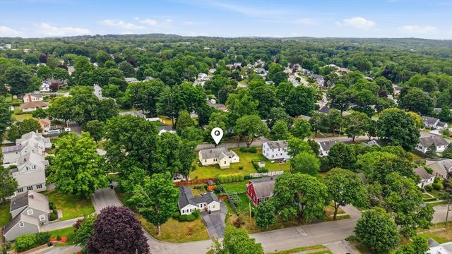 36 Holbrook Rd, North Andover, MA 01845