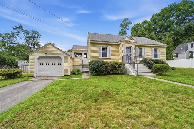 36 Holbrook Rd, North Andover, MA 01845