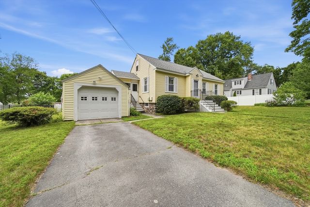 36 Holbrook Rd, North Andover, MA 01845