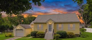 36 Holbrook Rd, North Andover, MA 01845