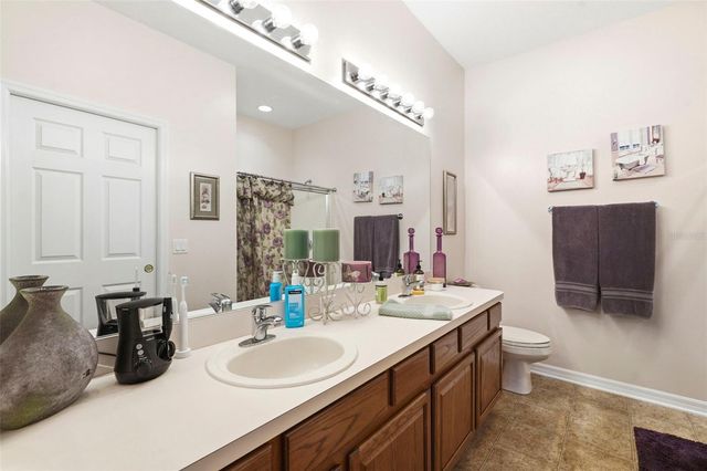 8237 FALLGLO LANE, Land O Lakes, FL 34637