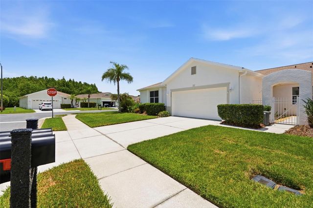 8237 FALLGLO LANE, Land O Lakes, FL 34637