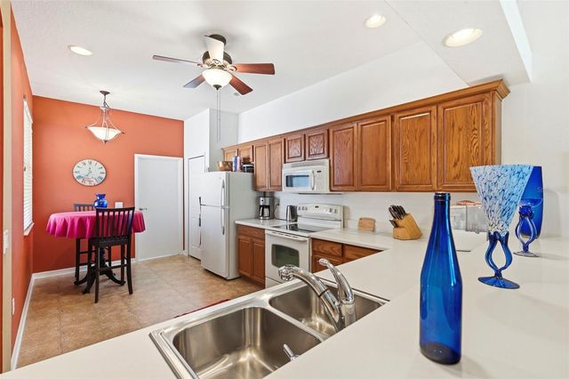 8237 FALLGLO LANE, Land O Lakes, FL 34637
