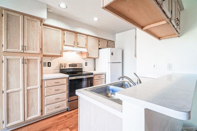 45293 Horseshoe Circle, Canton, MI 48187