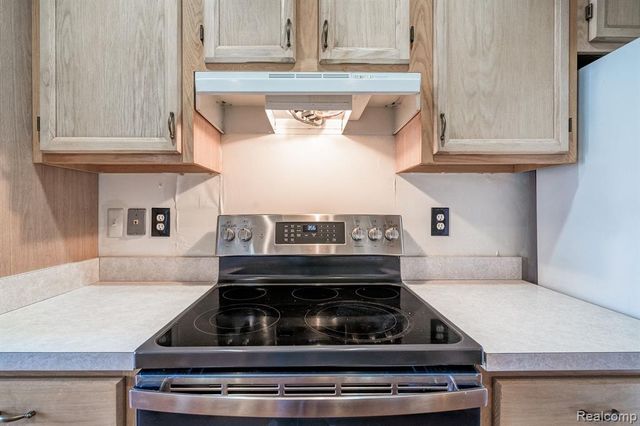 45293 Horseshoe Circle, Canton, MI 48187