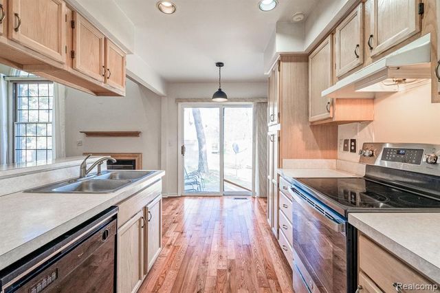 45293 Horseshoe Circle, Canton, MI 48187