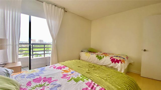 3300 NE 191st St 1807, Aventura, FL 33180