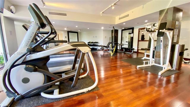 3300 NE 191st St 1807, Aventura, FL 33180