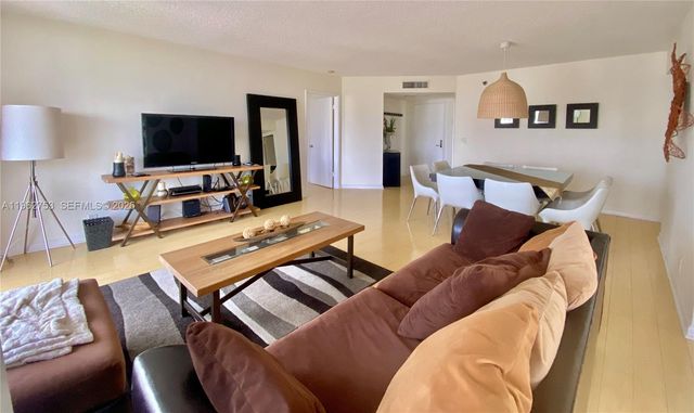 3300 NE 191st St 1807, Aventura, FL 33180