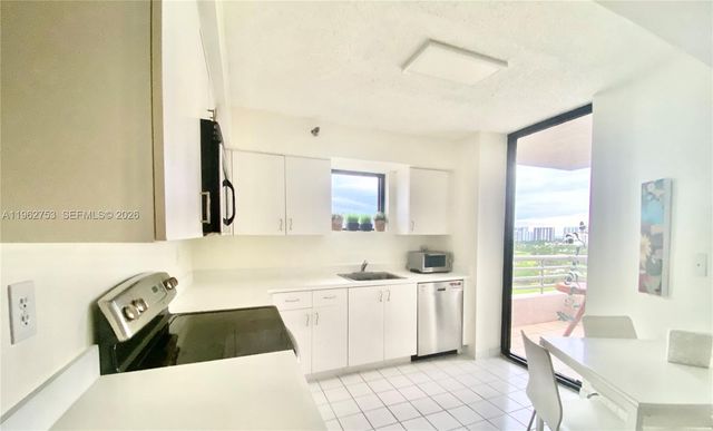 3300 NE 191st St 1807, Aventura, FL 33180