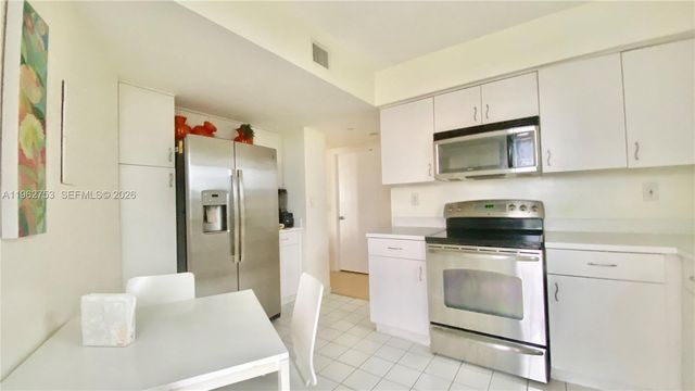 3300 NE 191st St 1807, Aventura, FL 33180
