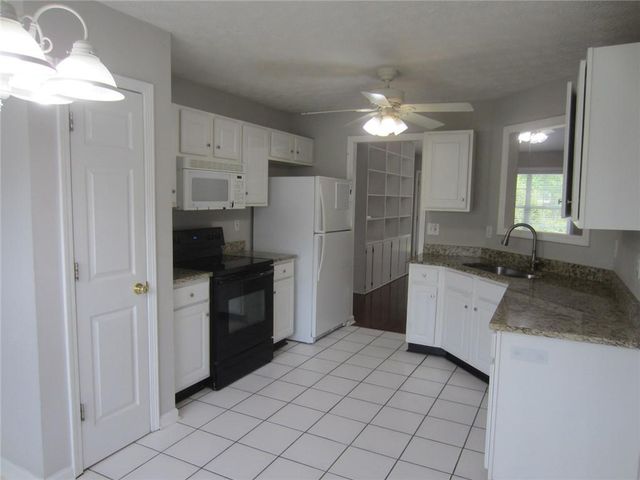 6285 Huntcliff Drive, Flowery Branch, GA 30542