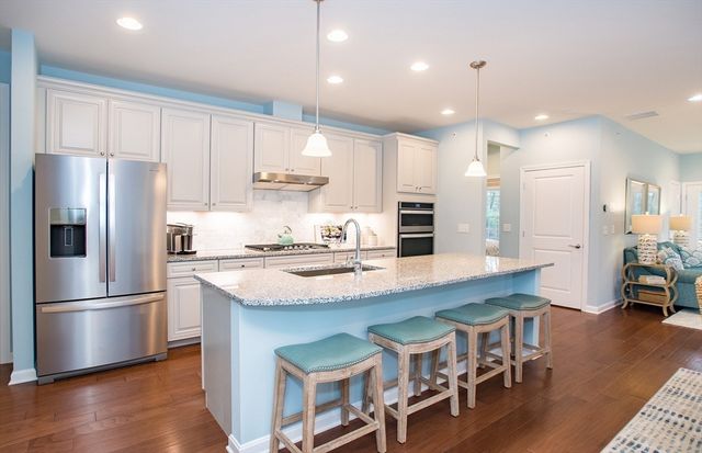 10 Weathervane Drive 20, Walpole, MA 02081