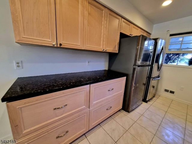 8 Beacon Hill Commons 8, Pompton Lakes Boro, NJ 07442