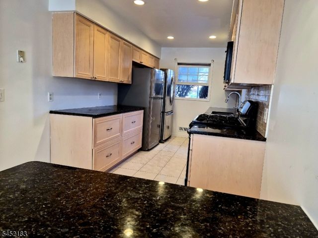 8 Beacon Hill Commons 8, Pompton Lakes Boro, NJ 07442