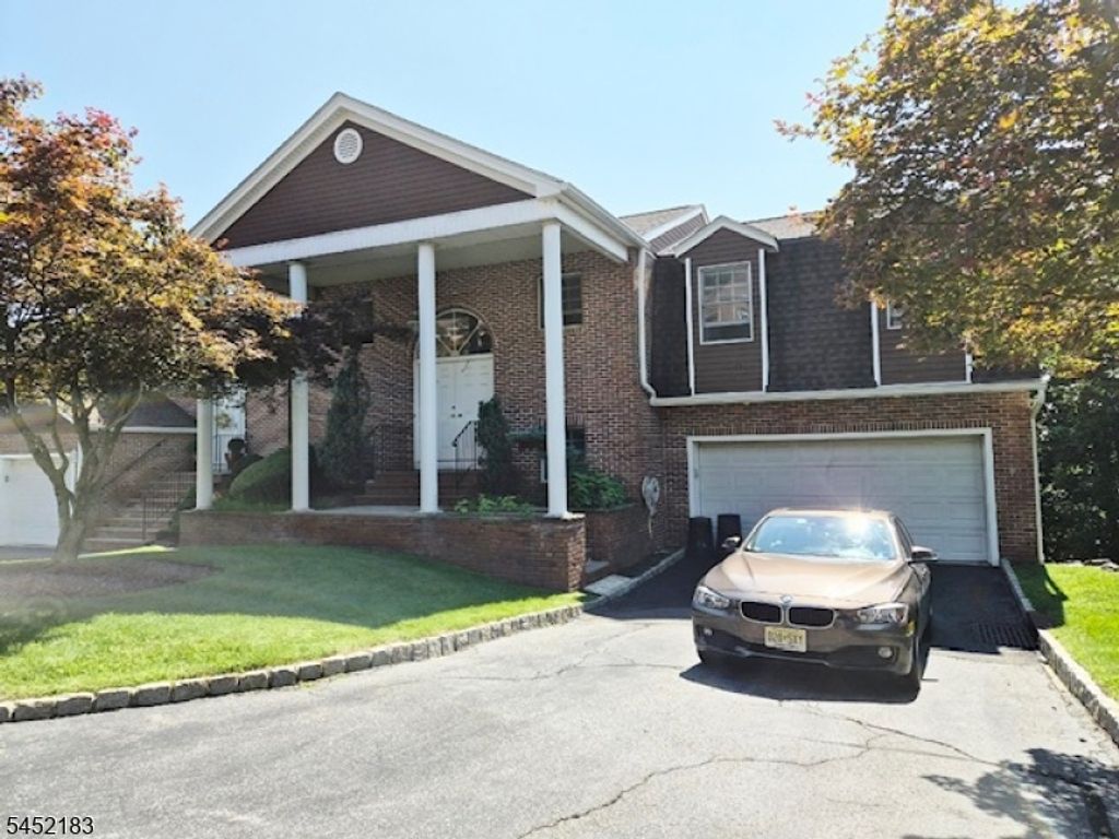 8 Beacon Hill Commons 8, Pompton Lakes Boro, NJ 07442
