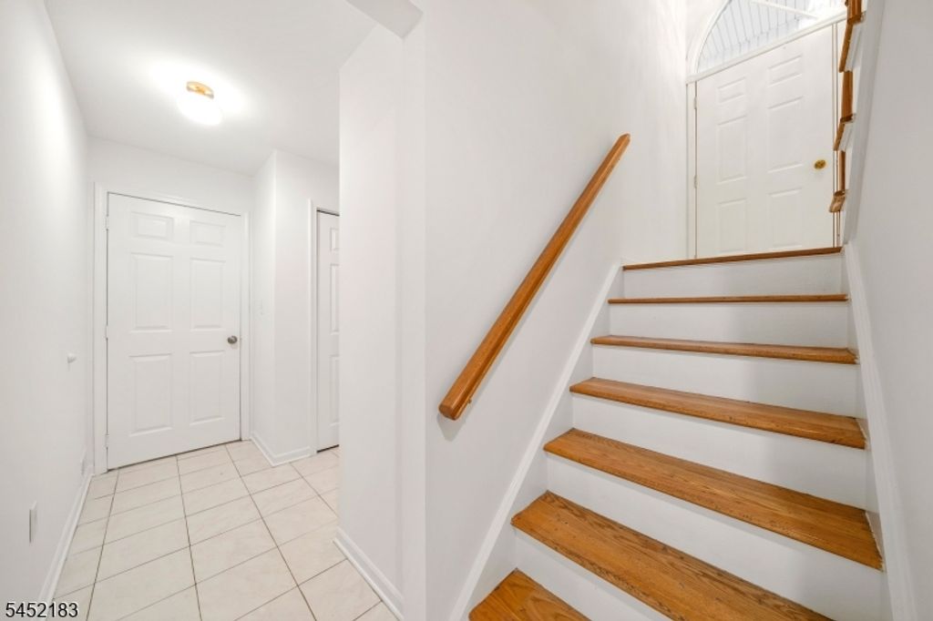 8 Beacon Hill Commons 8, Pompton Lakes Boro, NJ 07442 — photo 3
