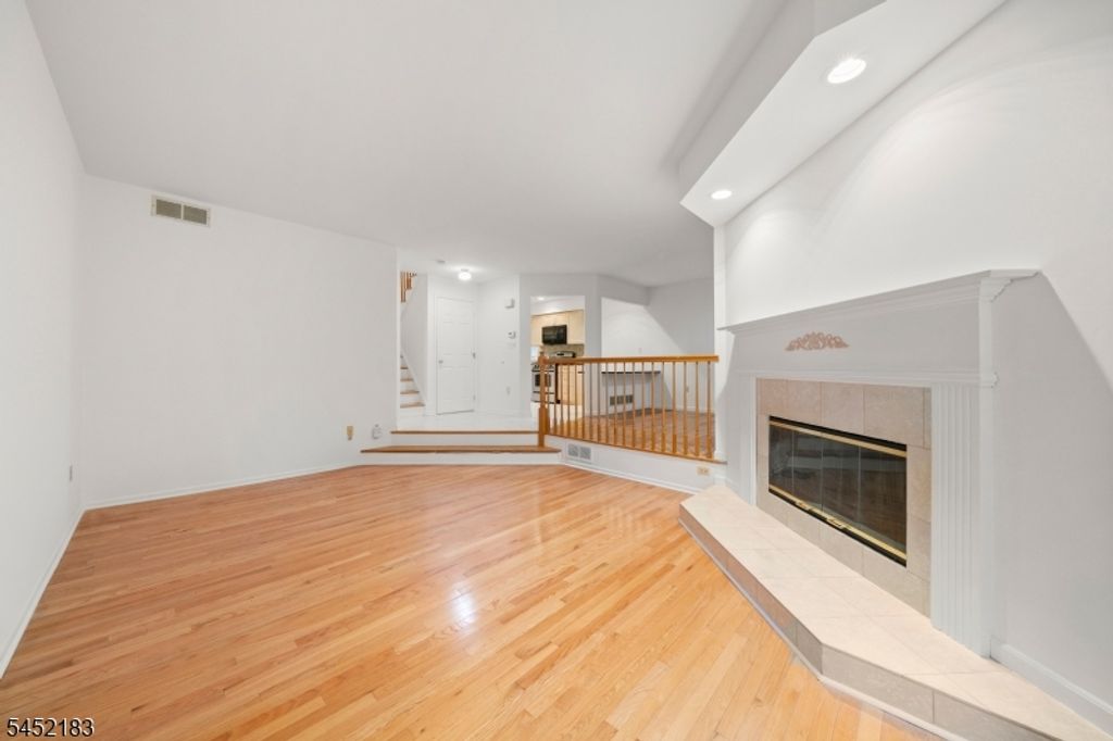 8 Beacon Hill Commons 8, Pompton Lakes Boro, NJ 07442 — photo 5
