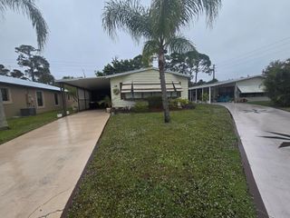 39 Flores Del Norte, Fort Pierce, FL 34951