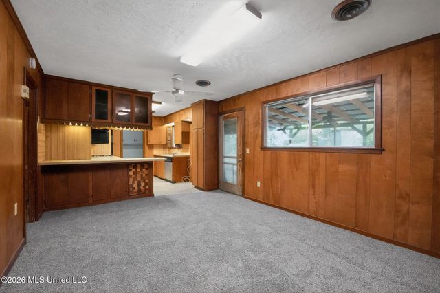1136 Woodville Drive, Jackson, MS 39212