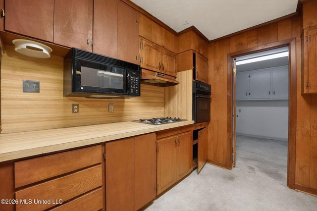 1136 Woodville Drive, Jackson, MS 39212