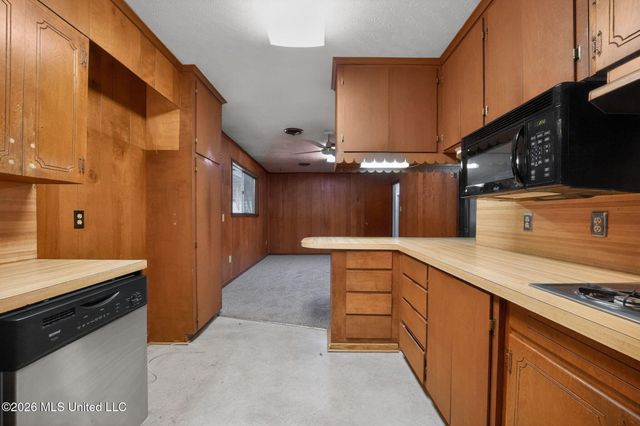 1136 Woodville Drive, Jackson, MS 39212