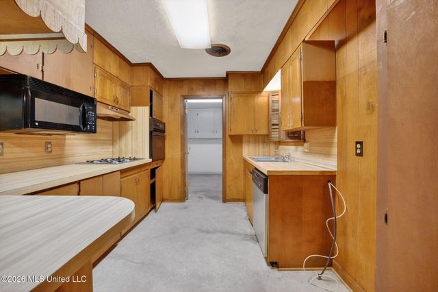 1136 Woodville Drive, Jackson, MS 39212
