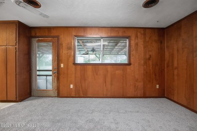 1136 Woodville Drive, Jackson, MS 39212
