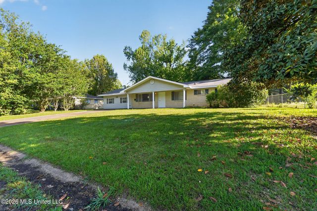 1136 Woodville Drive, Jackson, MS 39212