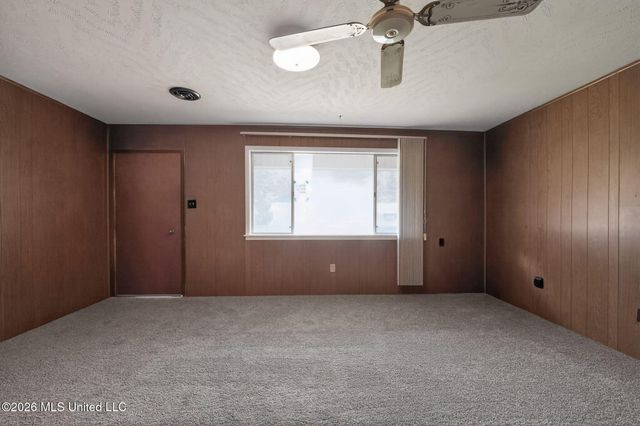 1136 Woodville Drive, Jackson, MS 39212