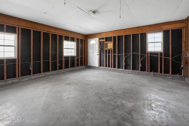 1136 Woodville Drive, Jackson, MS 39212