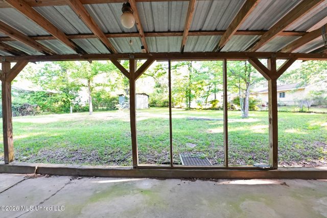1136 Woodville Drive, Jackson, MS 39212
