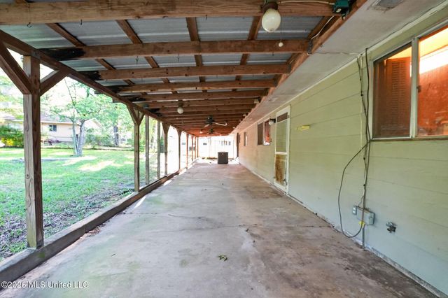 1136 Woodville Drive, Jackson, MS 39212