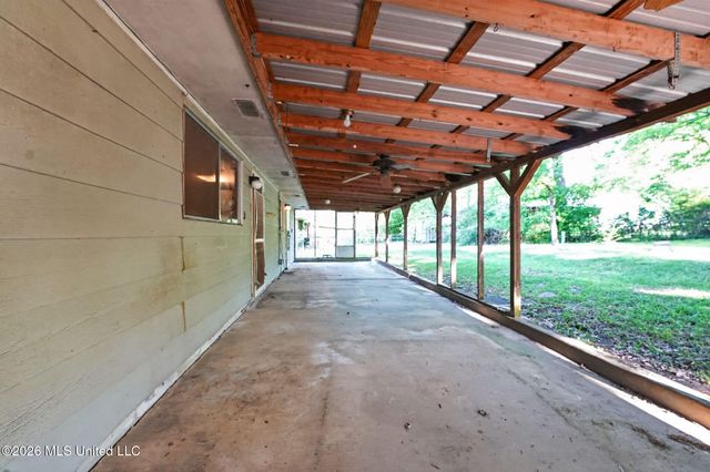 1136 Woodville Drive, Jackson, MS 39212
