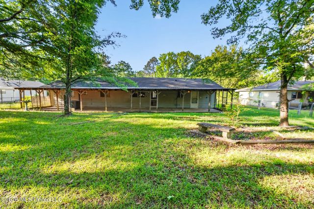 1136 Woodville Drive, Jackson, MS 39212